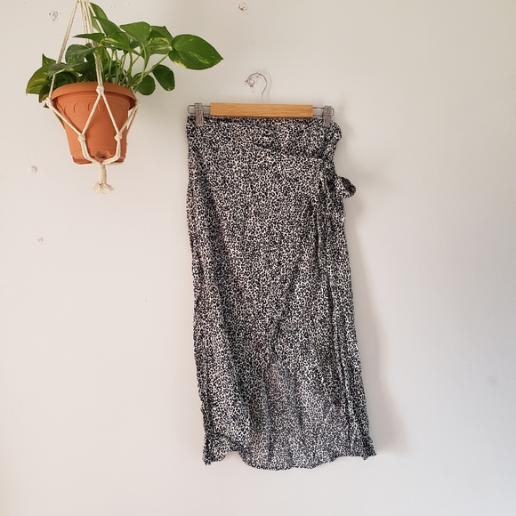 NEW AE American Eagle Leopard Animal Print Wrap Skirt Viscose Small Preppy - Picture 3 of 11
